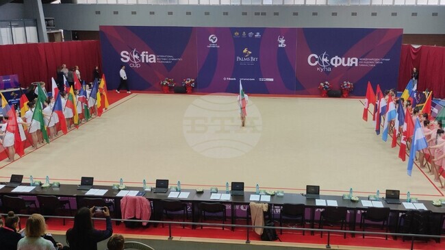 Президентът на БФХГ Илиана Раева откри официално международния турнир по художествена гимнастика "София къп"