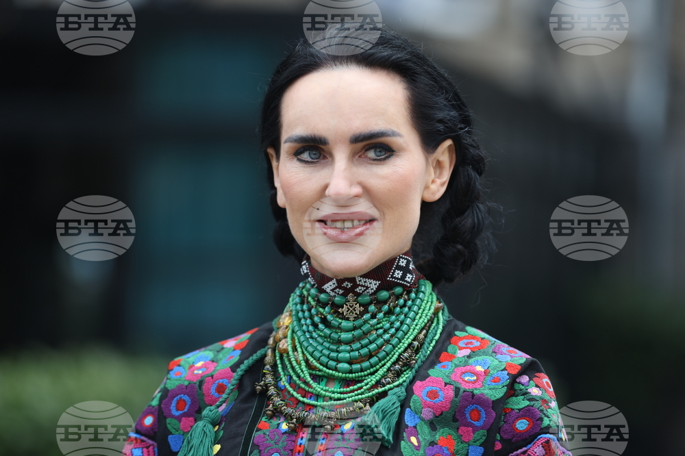 Площад „Св. Неделя“ - фотоизложба „По следите на Михайло Парашчук“ - откриване