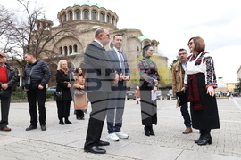 Площад „Св. Неделя“ - фотоизложба „По следите на Михайло Парашчук“ - откриване