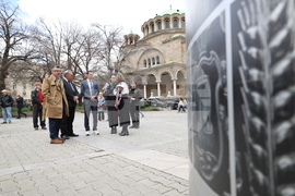 Площад „Св. Неделя“ - фотоизложба „По следите на Михайло Парашчук“ - откриване