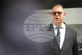 Площад „Св. Неделя“ - фотоизложба „По следите на Михайло Парашчук“ - откриване