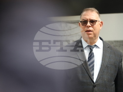 Площад „Св. Неделя“ - фотоизложба „По следите на Михайло Парашчук“ - откриване
