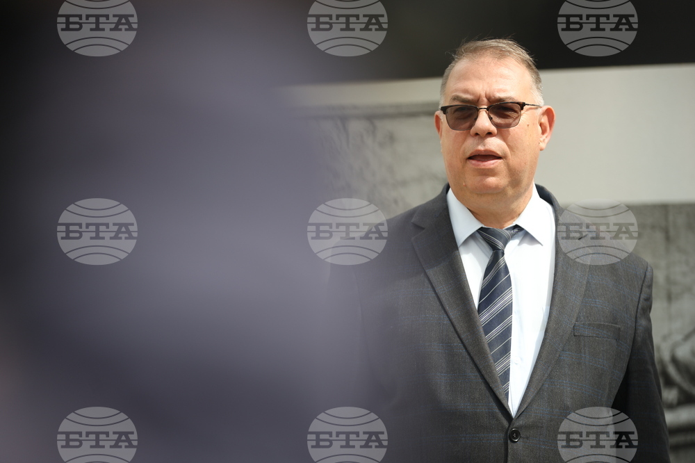 Площад „Св. Неделя“ - фотоизложба „По следите на Михайло Парашчук“ - откриване