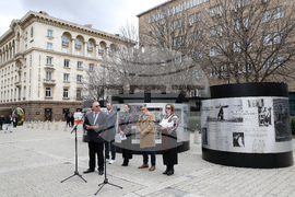 Площад „Св. Неделя“ - фотоизложба „По следите на Михайло Парашчук“ - откриване