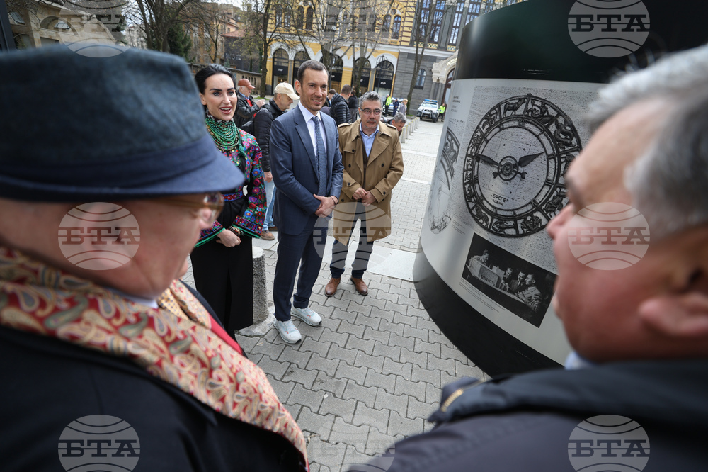 Площад „Св. Неделя“ - фотоизложба „По следите на Михайло Парашчук“ - откриване