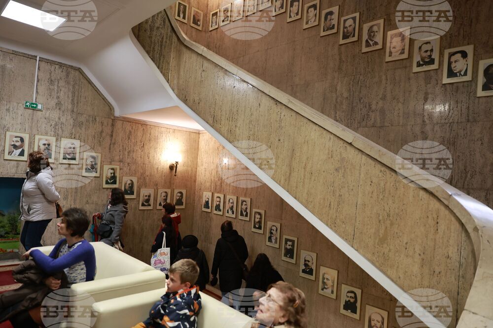 „Зад фасадите на Париж 1 и Московска 33“ - исторически беседи