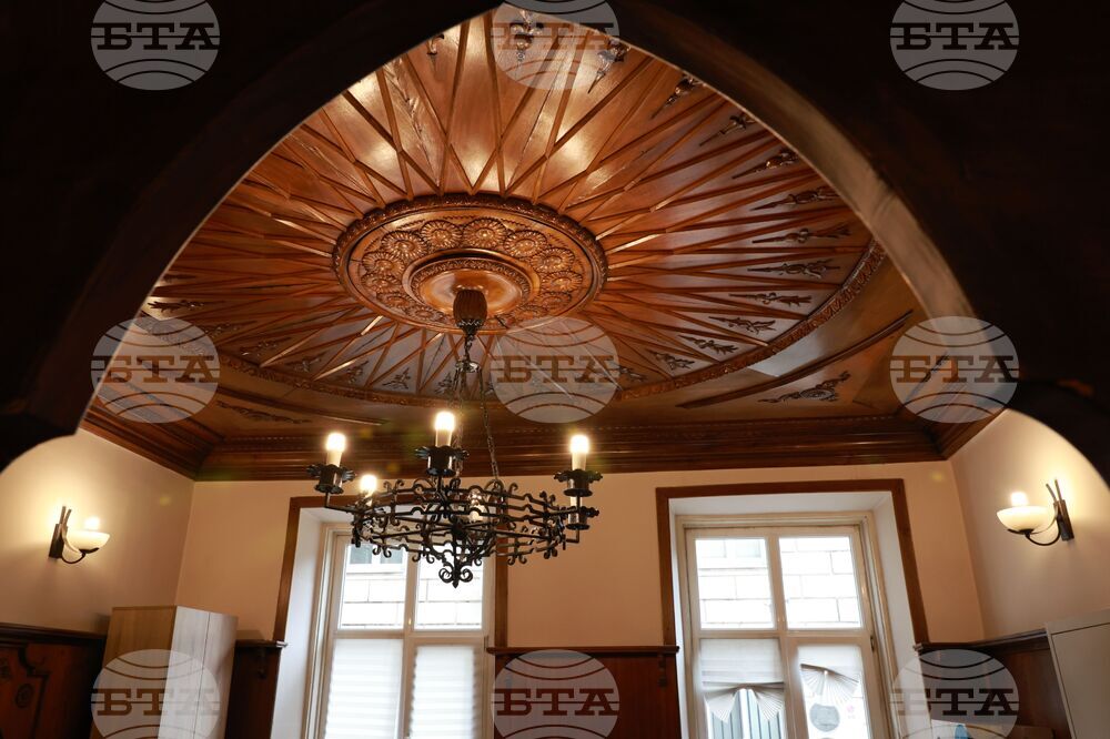 „Зад фасадите на Париж 1 и Московска 33“ - исторически беседи