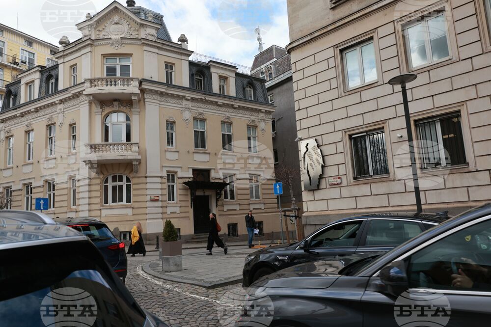 „Зад фасадите на Париж 1 и Московска 33“ - исторически беседи