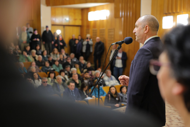 Румен Радев в Златоград: Управлението трябва да понася отговорност, особено когато е погазило обществения интерес
