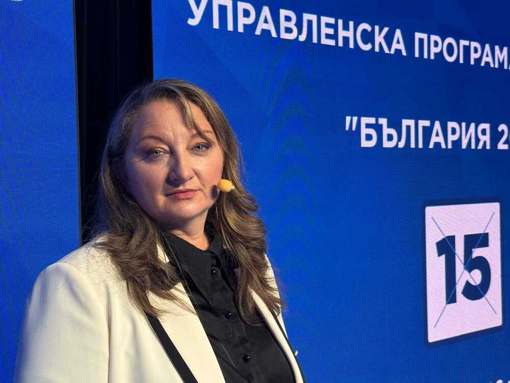 Само ГЕРБ-СДС имаме реална програма, предлагаме осем мерки за социалната политика, каза водачът за област Добрич Деница Сачева