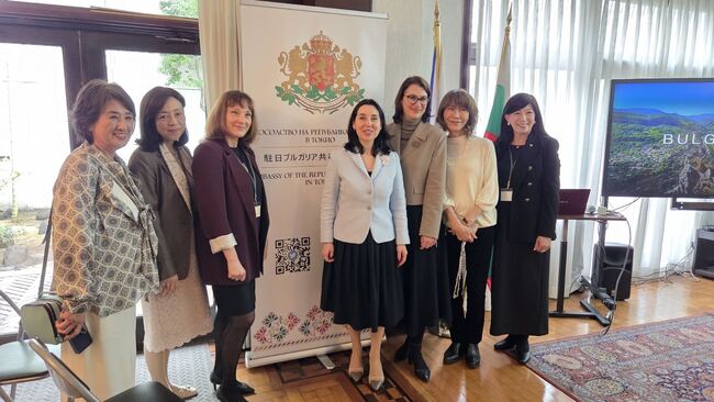 Над 60 представители на Токийския дамски клуб в Япония се запознаха с българската култура и традиции