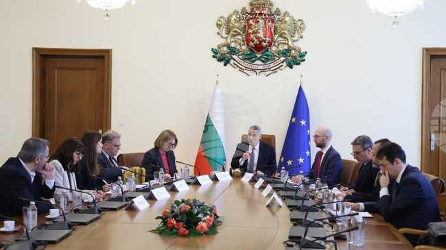 Важно е да има предвидимост при прилагането на мерките, свързани с отражението на кризата в Близкия изток върху България, заяви служебният премиер