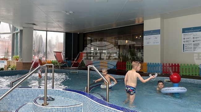 Хотел „Рила“ в к. к. Боровец разширява семейните си услуги с нов детски басейн със система за солна електролиза 