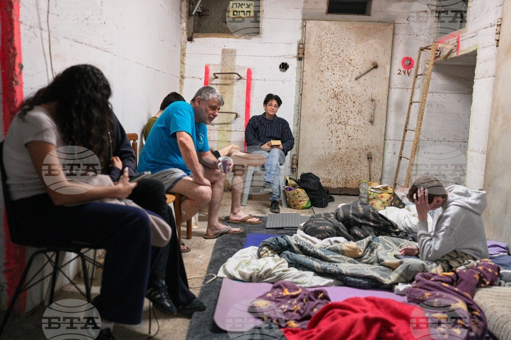 В Тел Авив се чуха силни експлозии след обстрел от Иран 