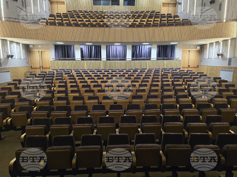 Ловеч - Драматичен театър - обновен театрален салон