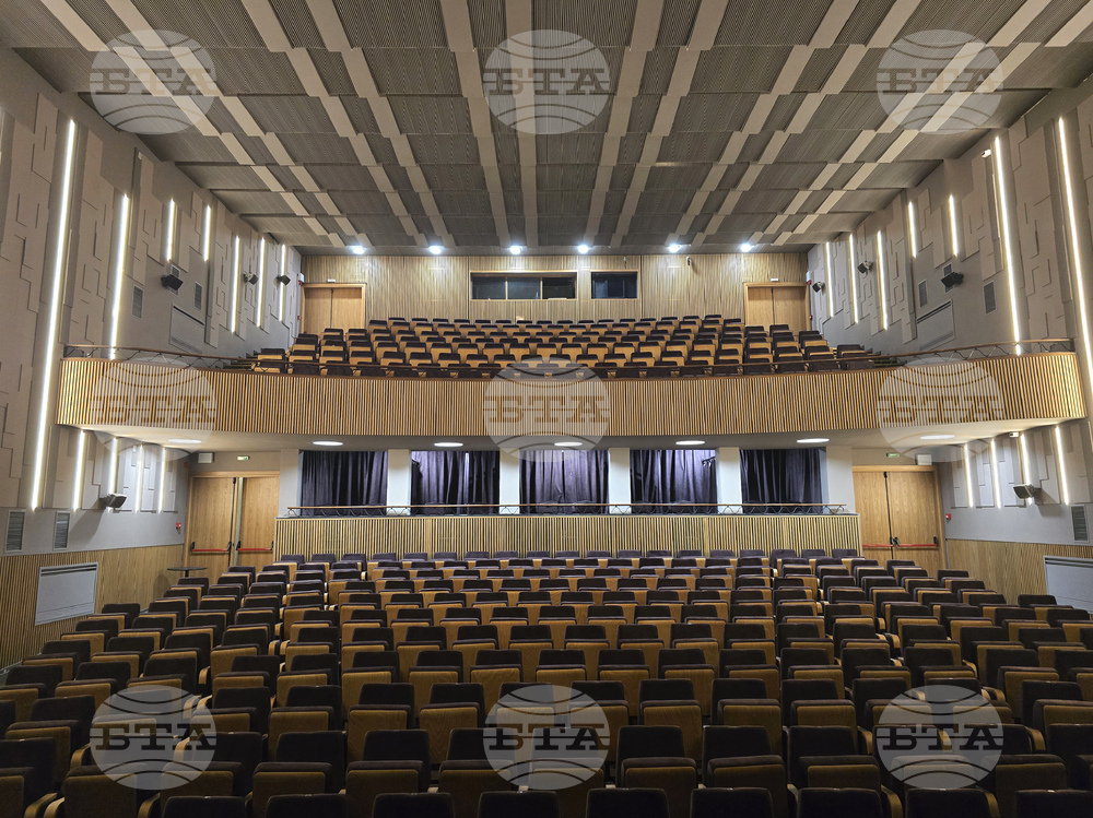 Ловеч - Драматичен театър - обновен театрален салон