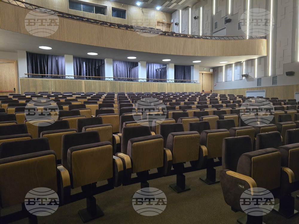 Ловеч - Драматичен театър - обновен театрален салон