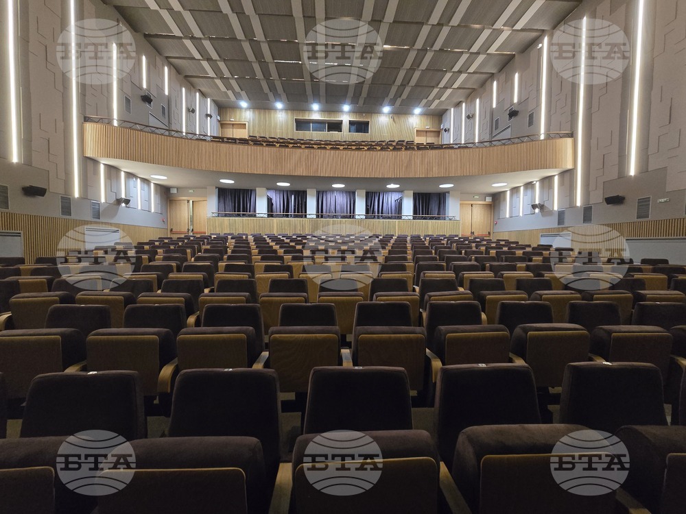 Ловеч - Драматичен театър - обновен театрален салон