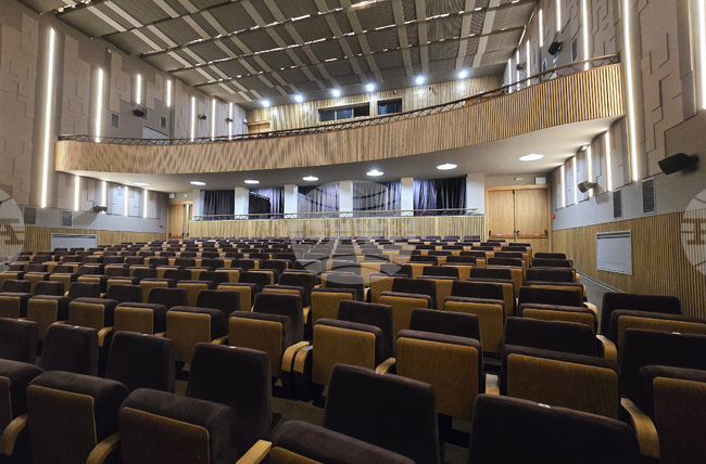 Ловеч - Драматичен театър - обновен театрален салон