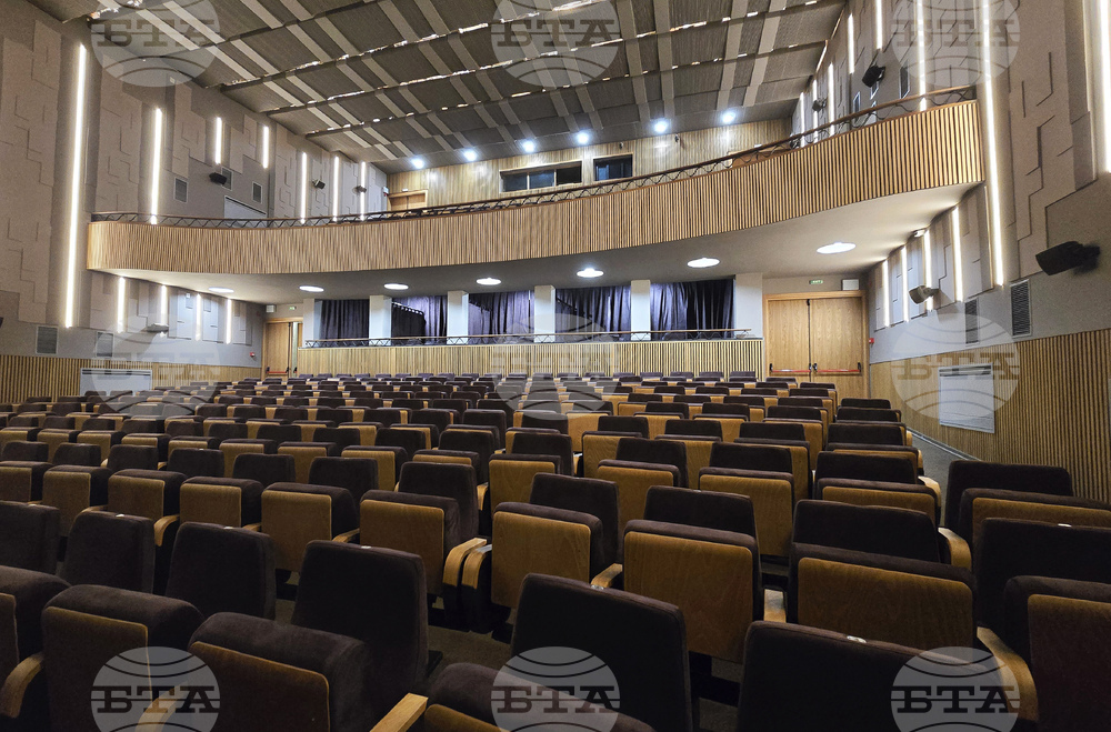 Ловеч - Драматичен театър - обновен театрален салон