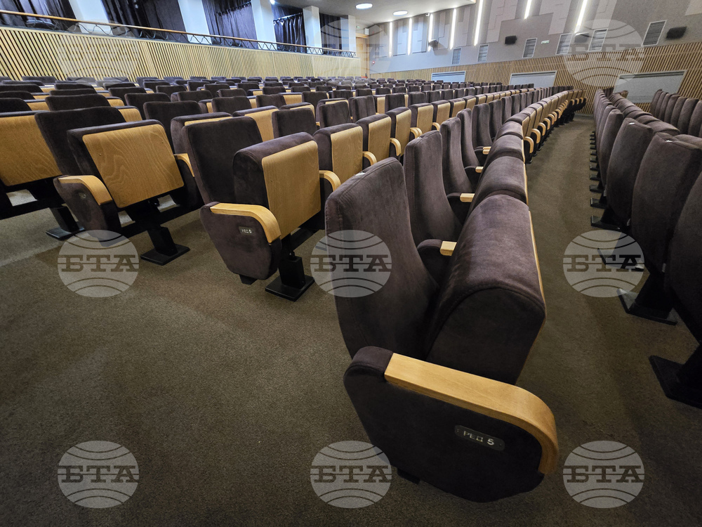 Ловеч - Драматичен театър - обновен театрален салон