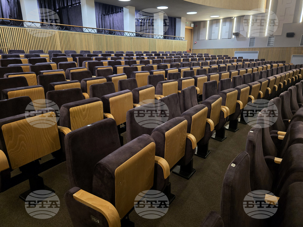 Ловеч - Драматичен театър - обновен театрален салон