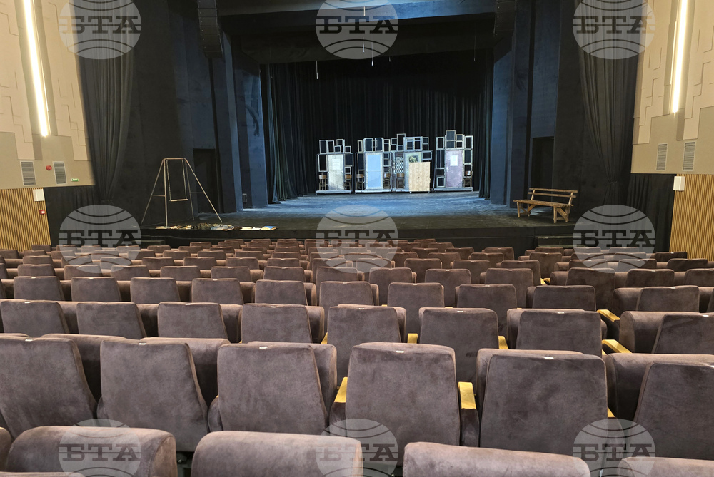 Ловеч - Драматичен театър - обновен театрален салон