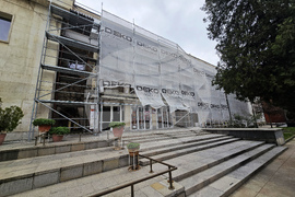 Ловеч - Драматичен театър - обновен театрален салон