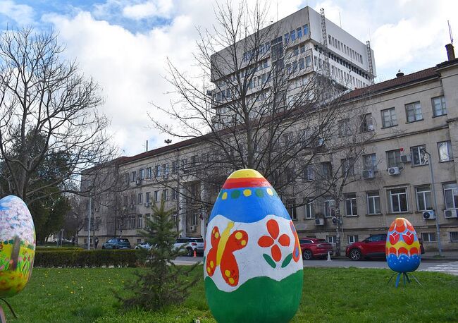 Община Разград: От понеделник – Великденски базар на Ларгото, вече поставиха и украса за празника