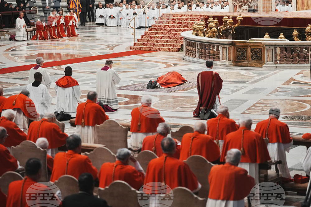 APTOPIX Vatican Pope Good Friday