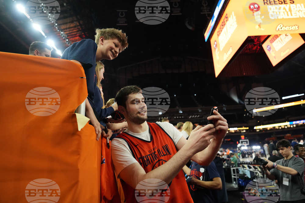 NCAA Illinois Basketball