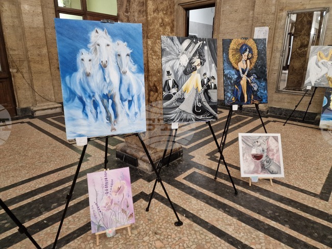 Художници от цялата страна се събраха в общата изложба „Пълно вътрешно отражение“ в Перник