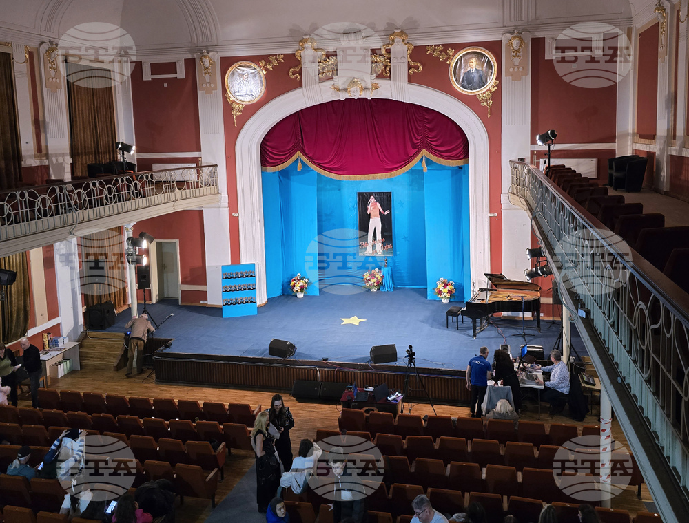 Свищов - конкурс за млади изпълнители - „Звездици за Лора“