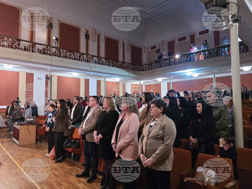 Свищов - конкурс за млади изпълнители - „Звездици за Лора“