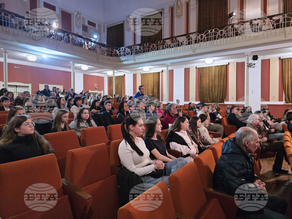 Свищов - конкурс за млади изпълнители - „Звездици за Лора“