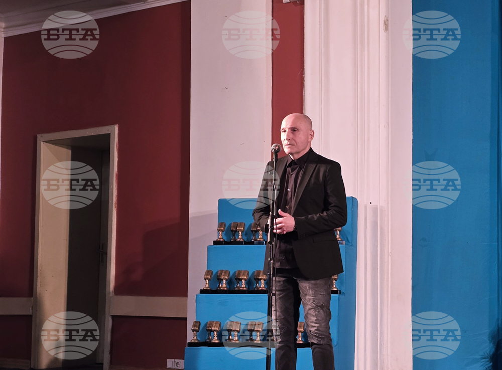 Свищов - конкурс за млади изпълнители - „Звездици за Лора“