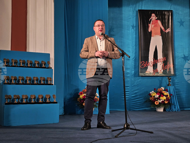 Свищов - конкурс за млади изпълнители - „Звездици за Лора“