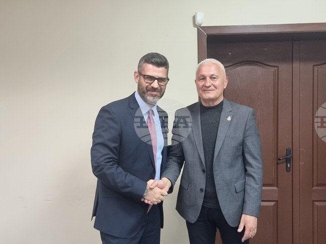 Председателят на "България може" Кузман Илиев връчи удостоверенията на кандидатите за народни представители в 15-и МИР – Плевен