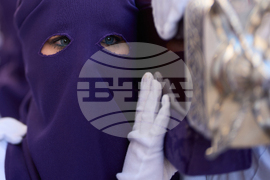 Spain-Holy Week-Women