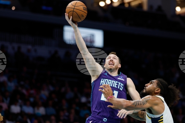 CORRECTION Pacers Hornets Basketball