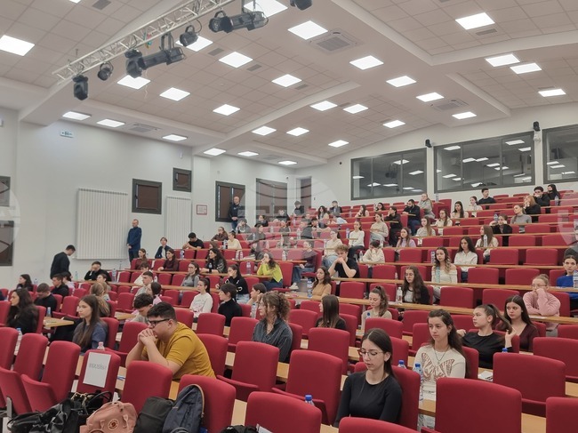 В Медицинския университет в Плевен над 1000 кандидат-студенти се явиха на приемни изпити за магистърските специалности