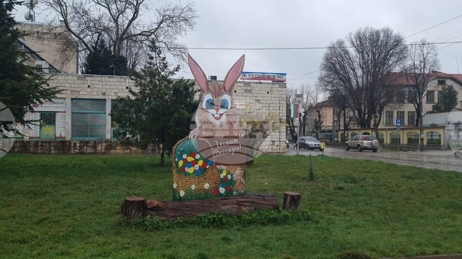С нови елементи е обогатена великденската украса в град Гулянци