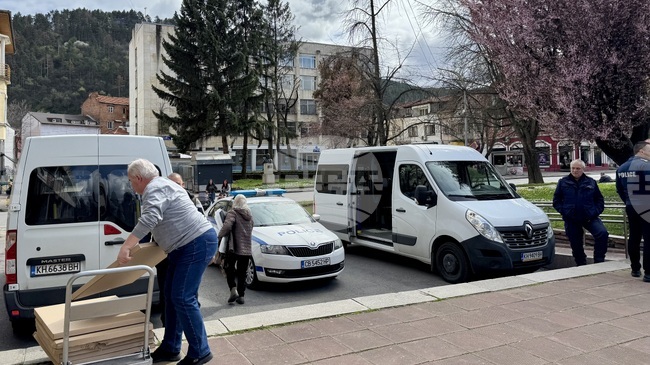 Общините в Кюстендилска област са получили 230 паравана за секциите на предстоящите избори
