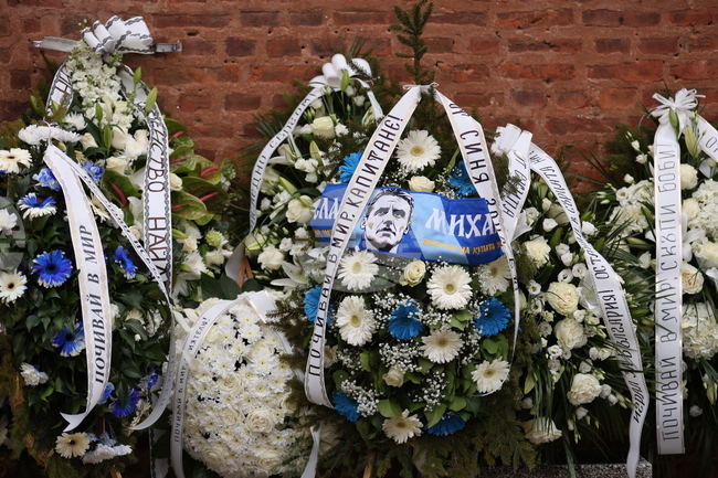 България осиротя с още една легенда, заяви спортният министър Димитър Илиев след поклонението пред Борислав Михайлов