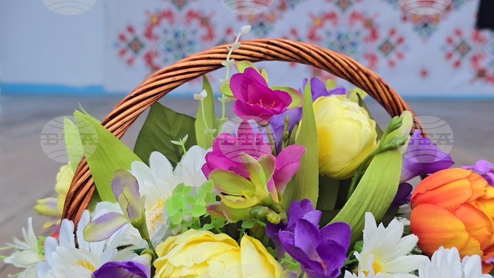 Стотици ловчанлии празнуват своя имен ден на Цветница