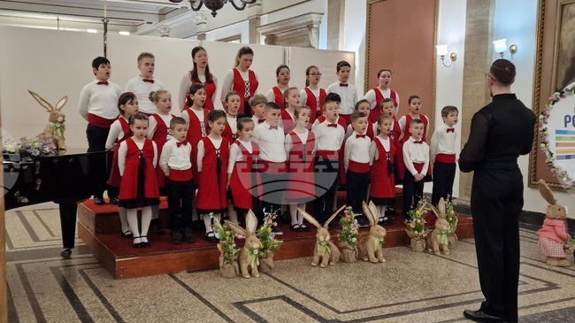 Великденски концерт изнесе Детският хор „Родна песен“ в Перник