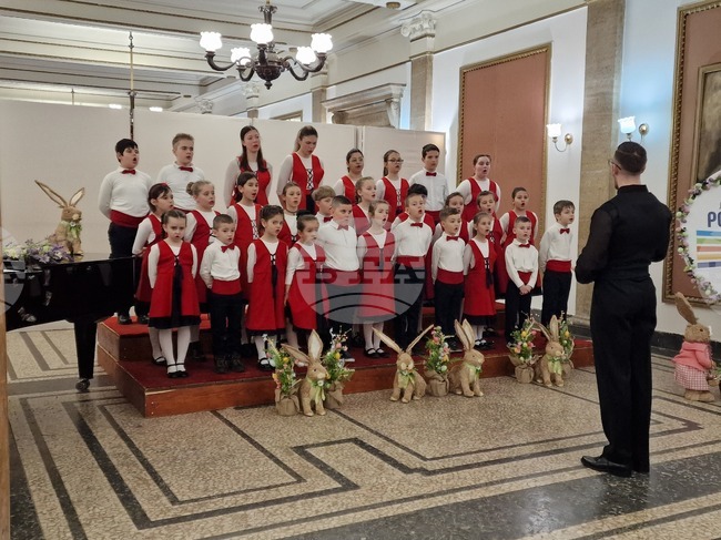 Великденски концерт изнесе Детският хор „Родна песен“ в Перник