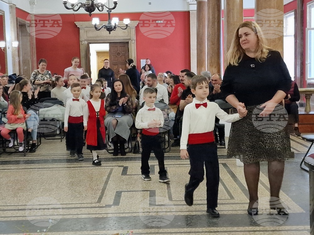 Перник - Детски хор „Родна песен“ - матине