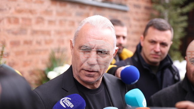 Христо Стоичков: "Боби ни изведе дотам, докъдето стигнахме"