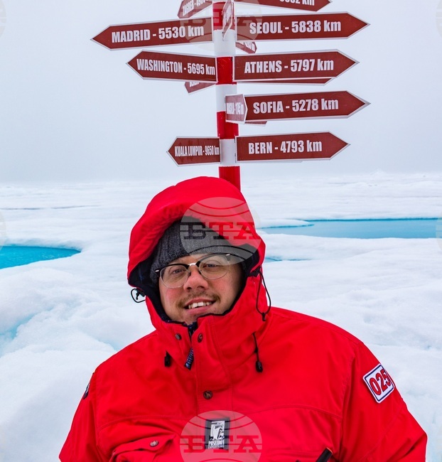 Дмитрий Александров показва гледки от Северния полюс в изложба